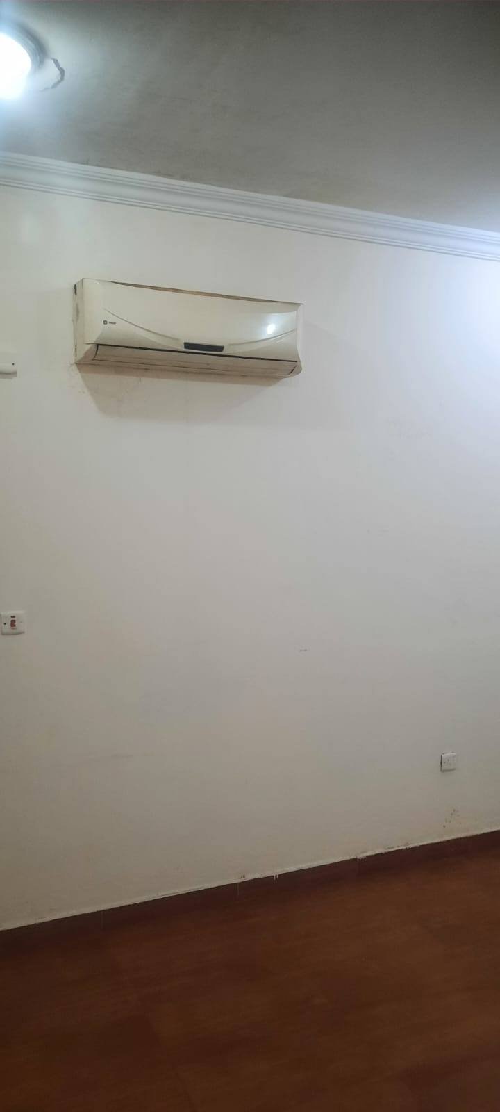 استوديو غير مفروشة للايجار في الوكير